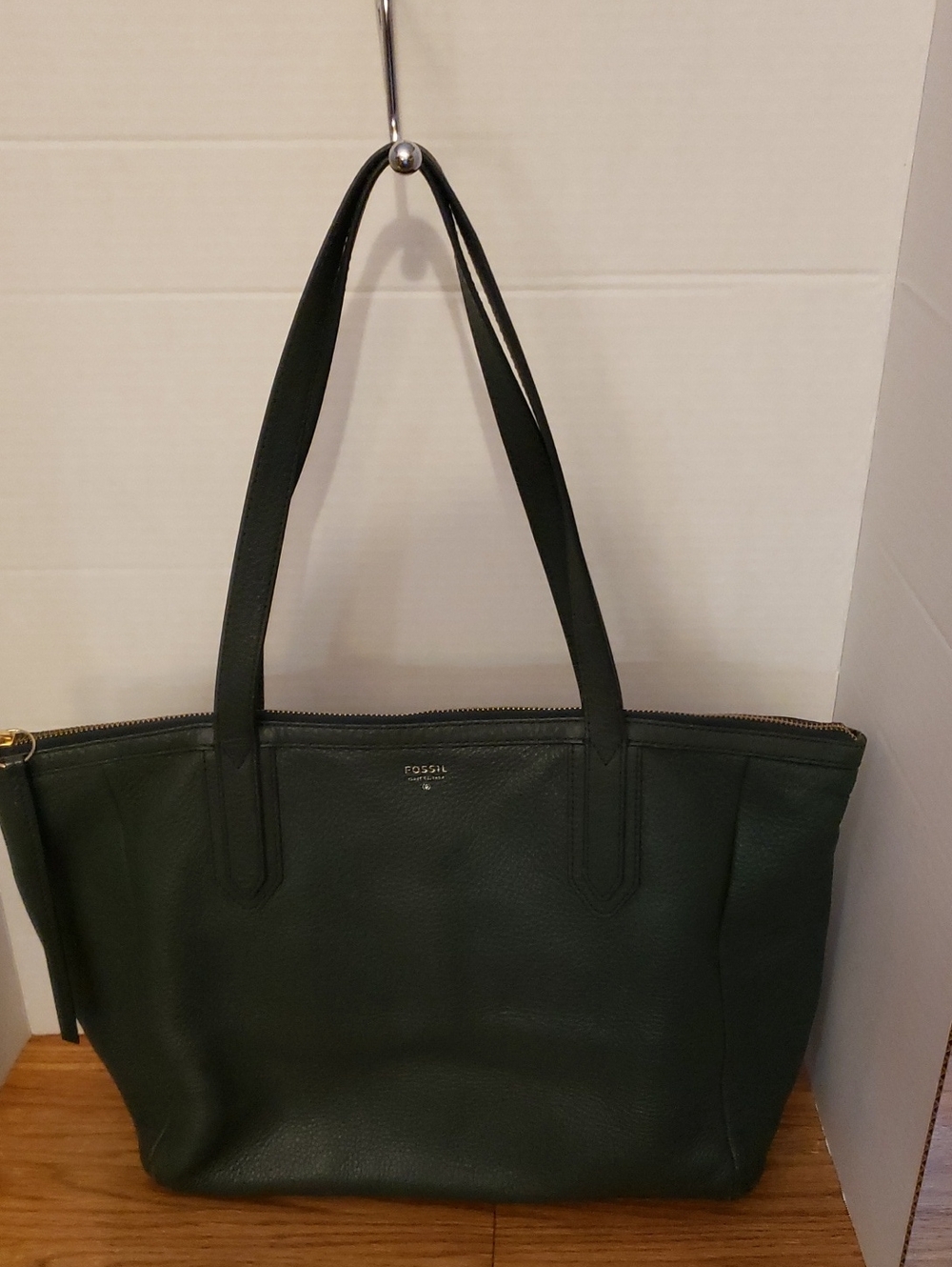 Fossil Classic Deep Green Leather Tote with Zip Top